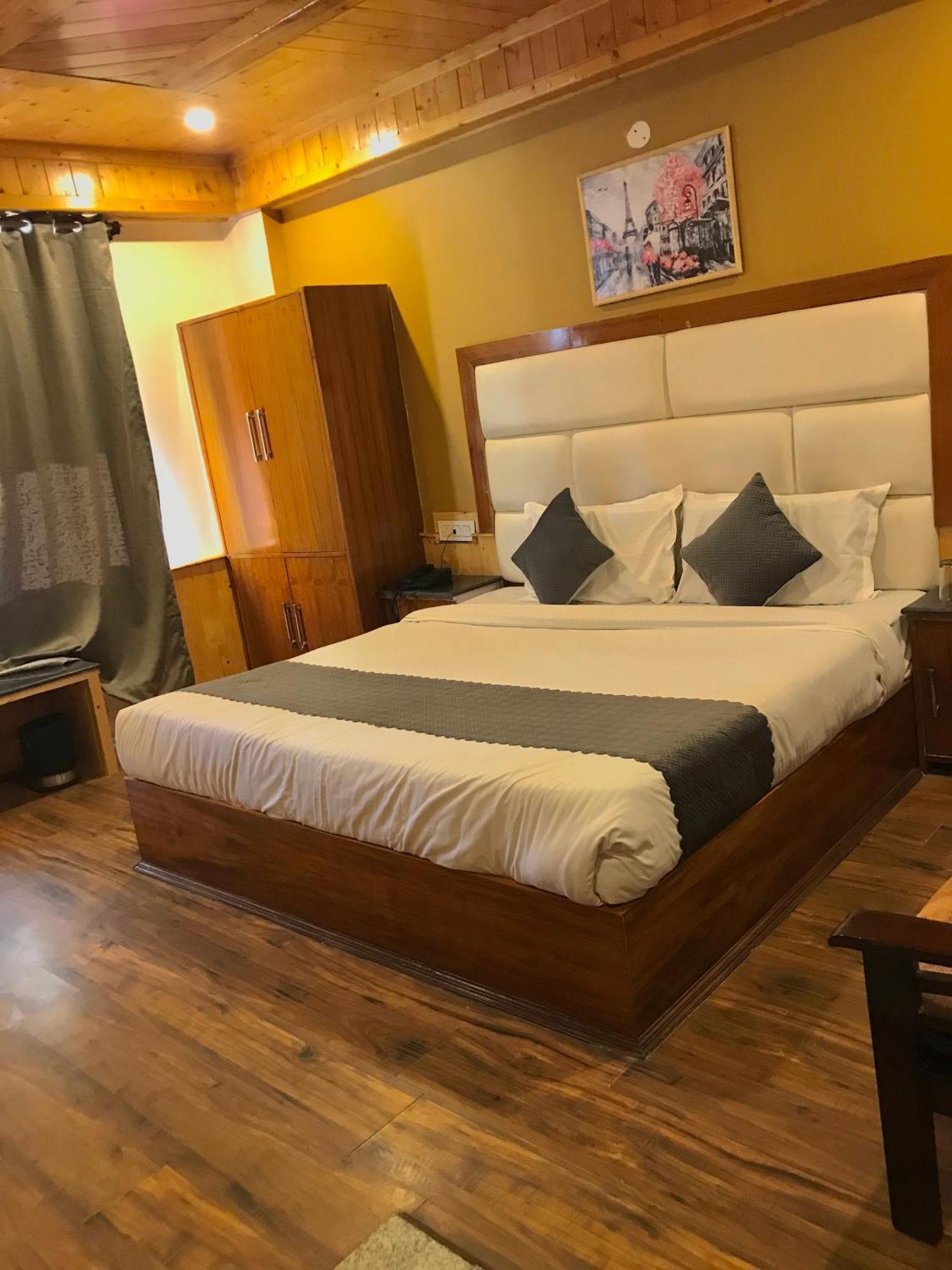 The Avenue Hotel , Manali A River Side Hotel מראה חיצוני תמונה